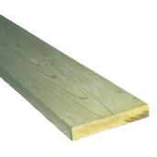 Planche de patio en bois traité