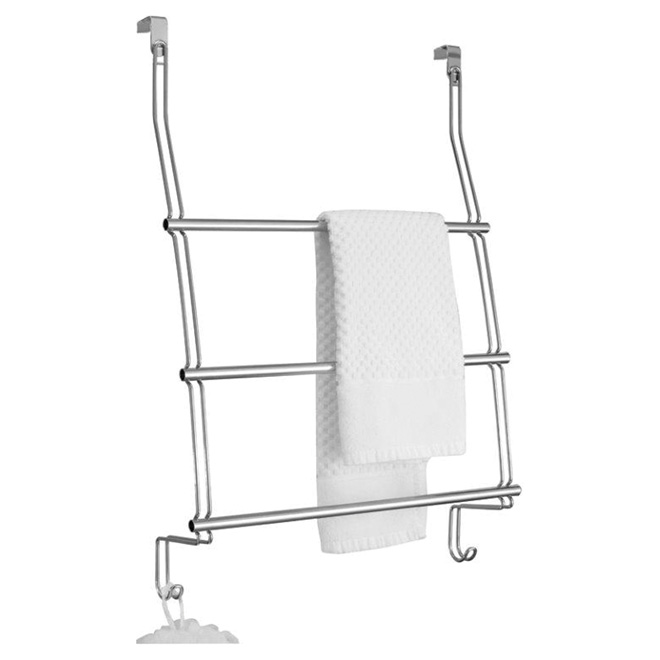 installer un porte-serviettes sur la porte
