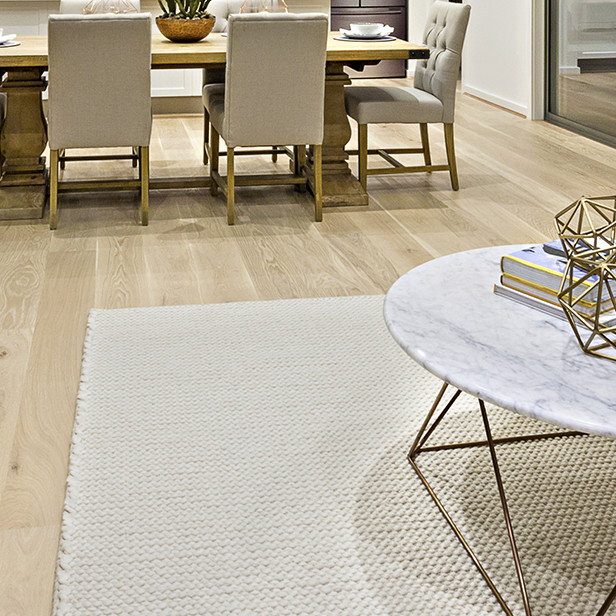 Plancher flottant, bois franc, tapis et céramique RONA