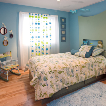 A simple room with interesting accessories is sufficient for older children.