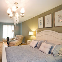 The master bedroom should have overhead lights and table lamps