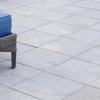 Square paving slabs lend a sleek, contemporary look.