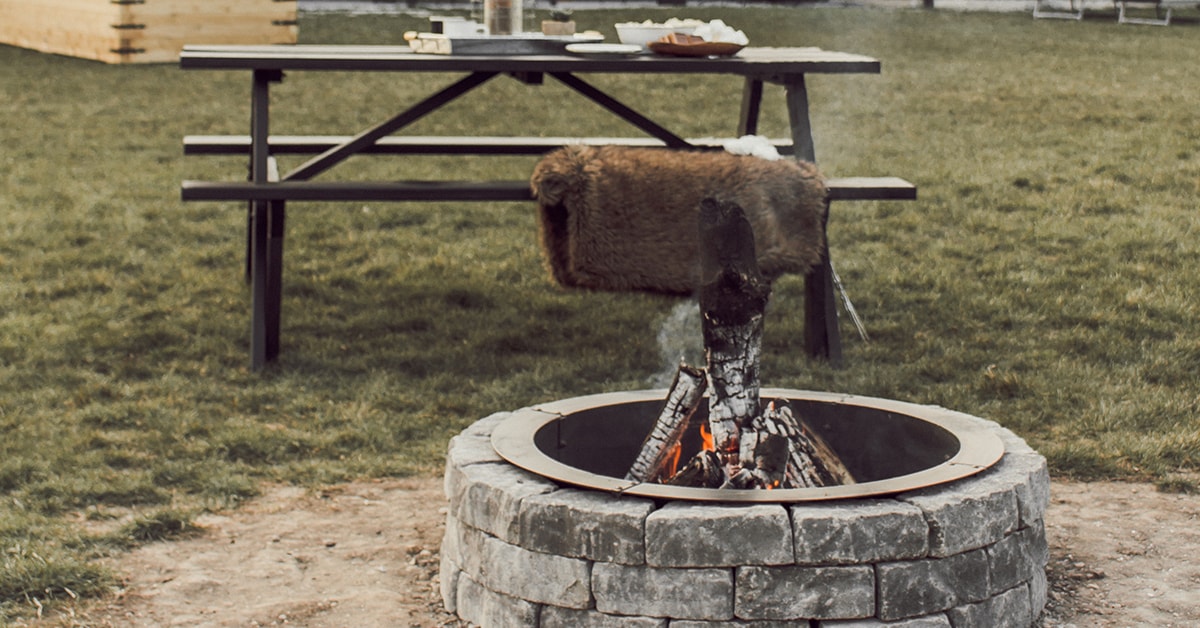 Creating the perfect backyard campfire area