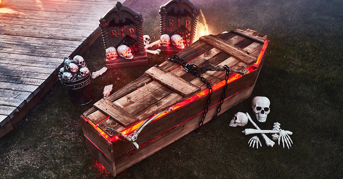 Cercueil d’Halloween en bois illuminé et décoré