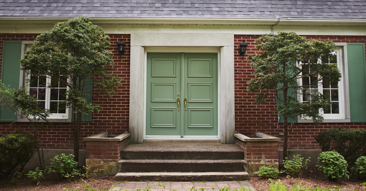 Exterior doors: types and materials