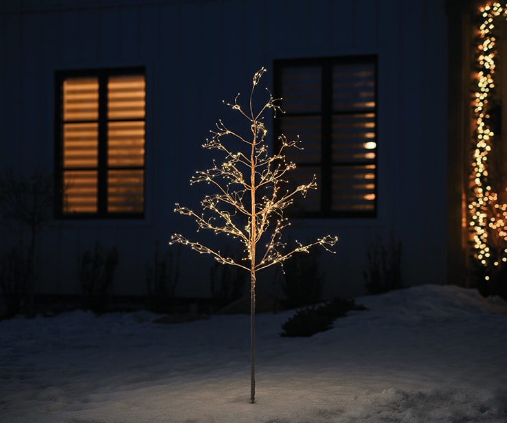 Petit arbre artificiel illuminé