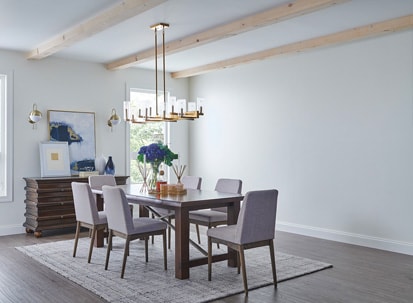 Dining room without decorative mouldings Dining room without decorative mouldings