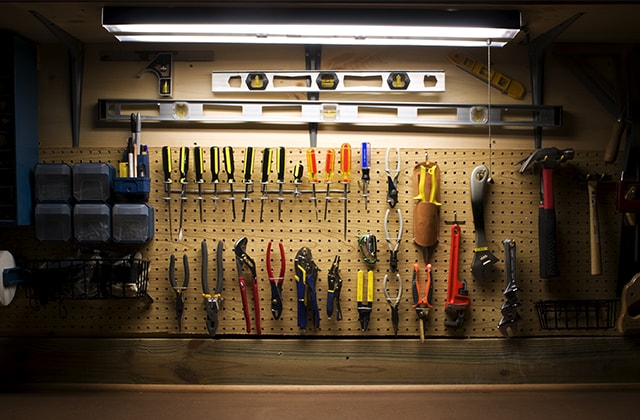 Porte outils mural dans l'atelier 