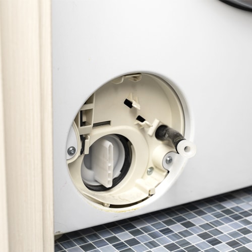Bouchon du filtre d’entrée d’une laveuse Bouchon du filtre d’entrée d’une laveuse