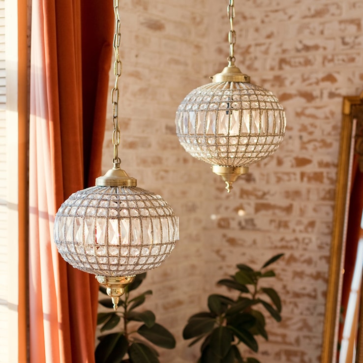 Vintage suspended lighting fixtures