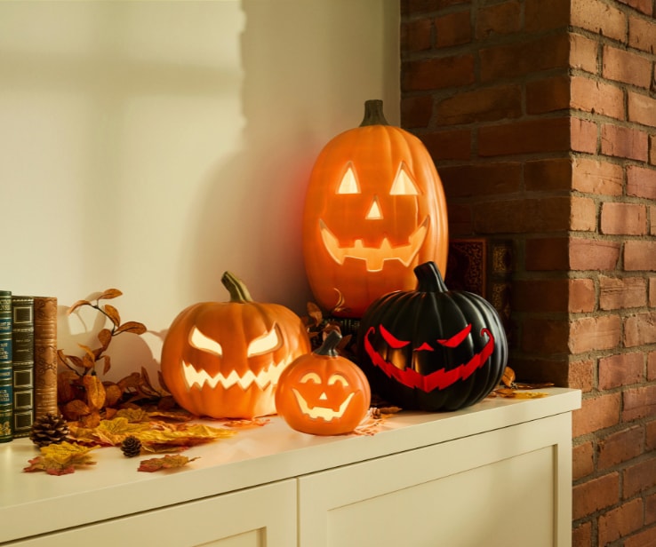 Set of two spooky scarecrows