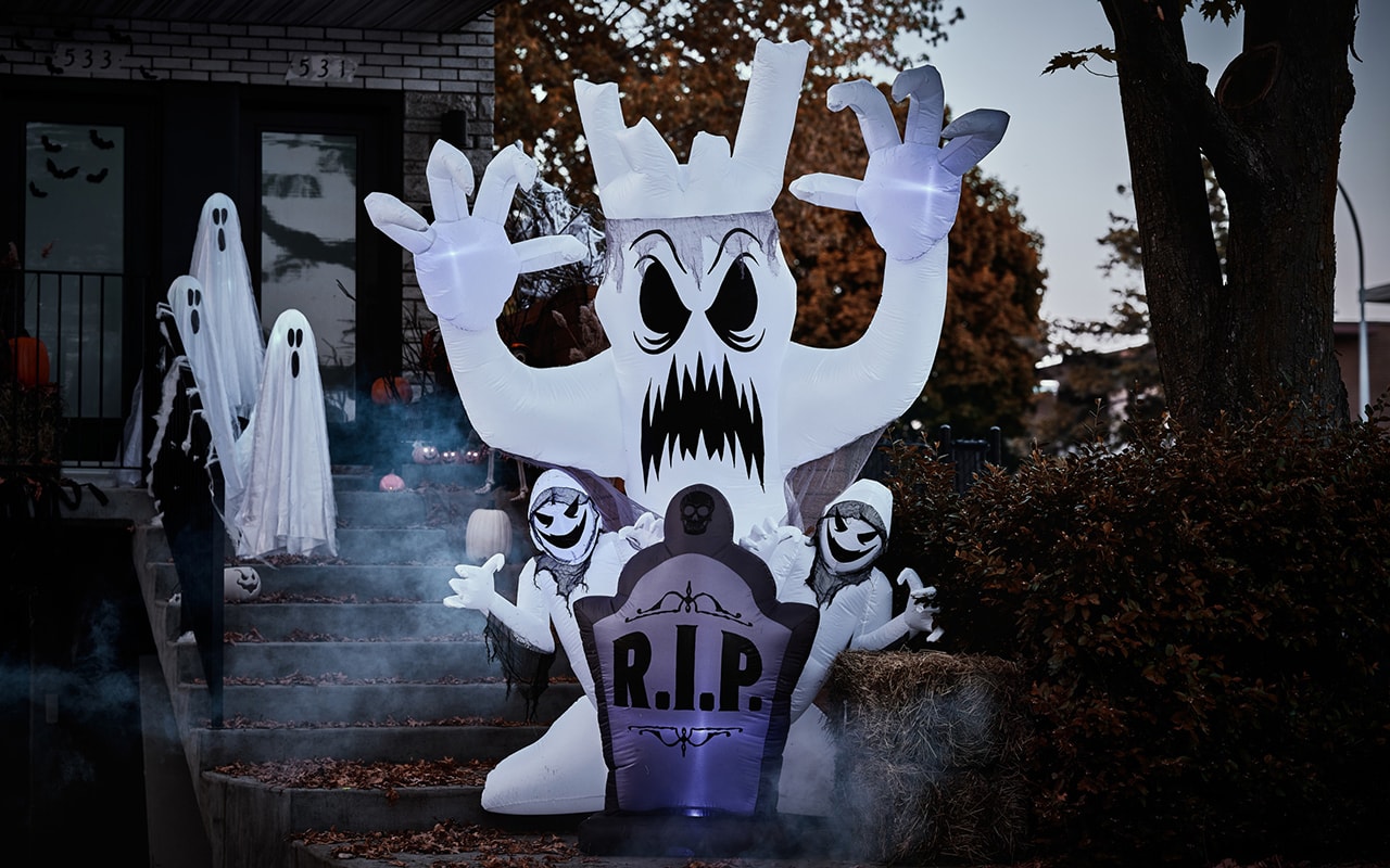 Scary ghost Halloween inflatable