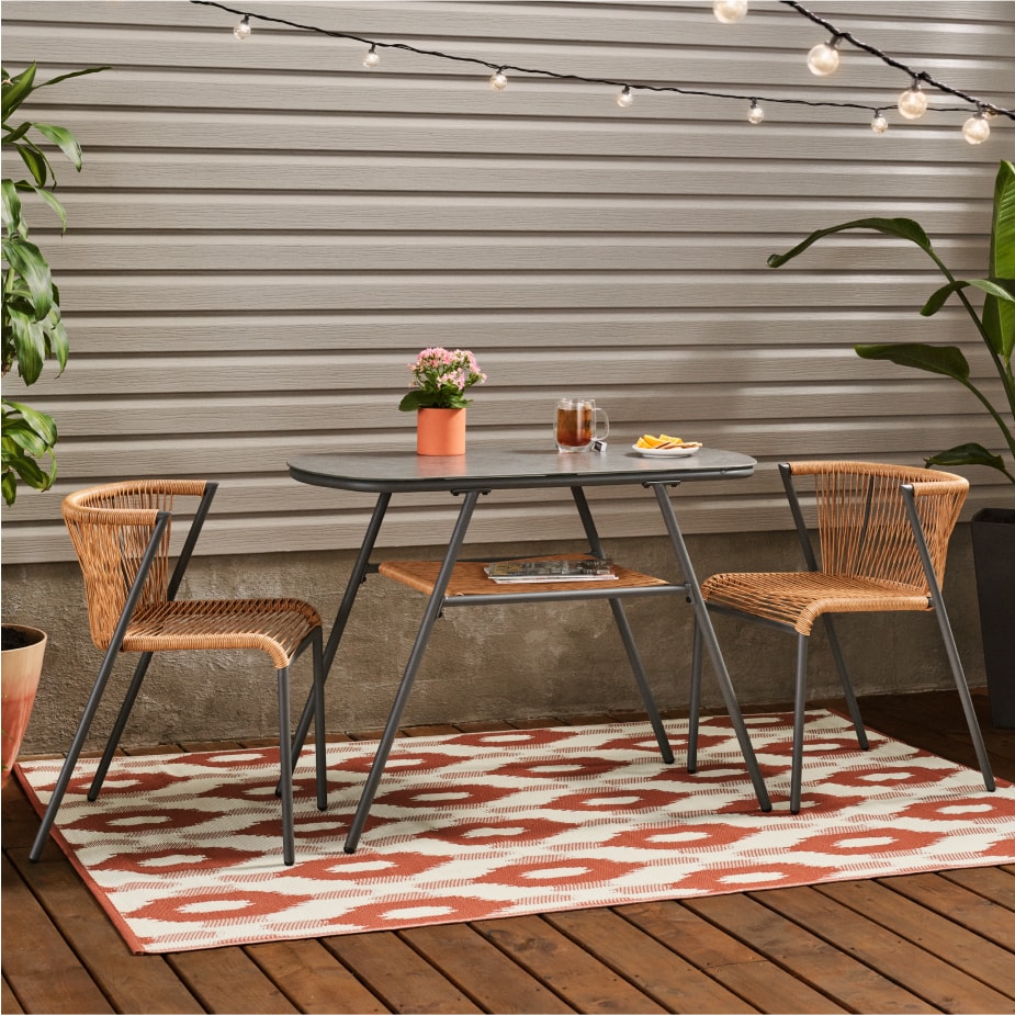 Outdoor Furniture for Small Spaces_Rona