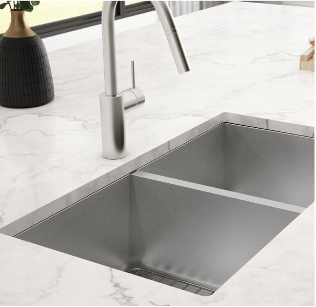 Évier de cuisine double Quatrus par Blanco en acier inoxydable de 31,25 po  x 20 po x 8 po avec crépine incluse 402611