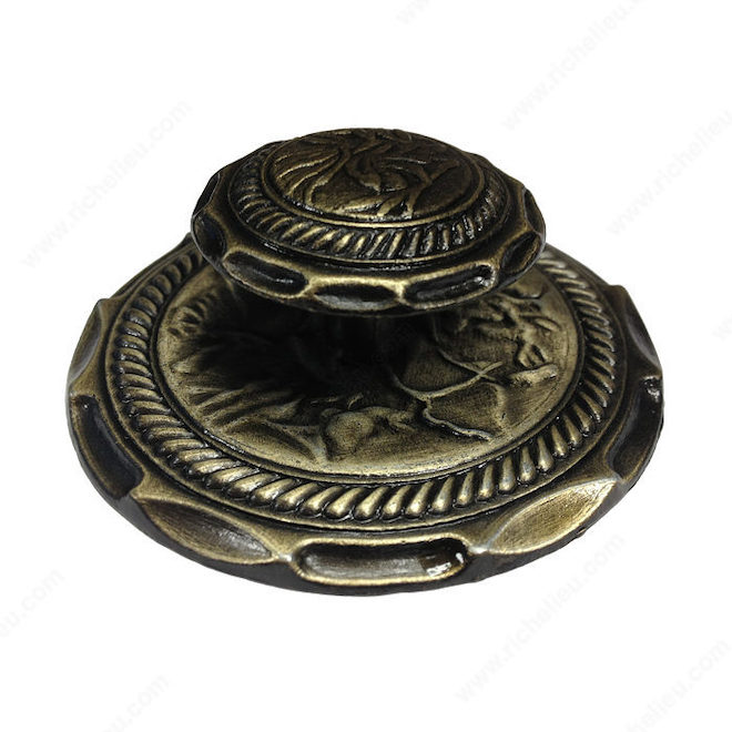 Bouton « traditionnel » en laiton