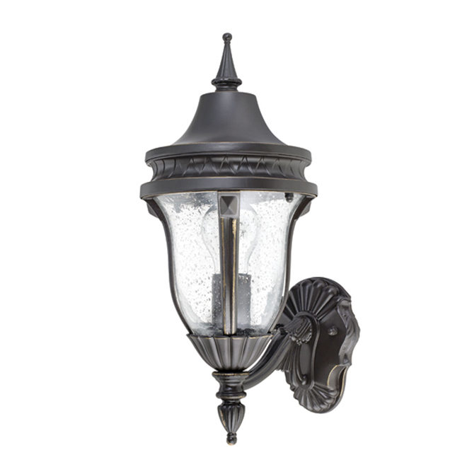 Outdoor wall lantern