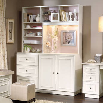 Audio-video entertainment center made to display decorative accessories, audio-visual equipment, books