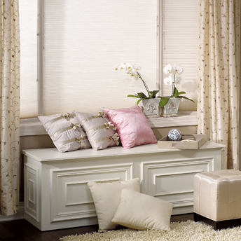 Storage chest-bench with decorative moulding made of MDF