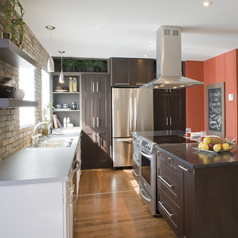Modern kitchen: warm-hued, multi-textured and center island